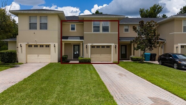 Photo - Town House 3 Bedroom and /2.5 Bathrooms. At Lee Vista area gated Community.