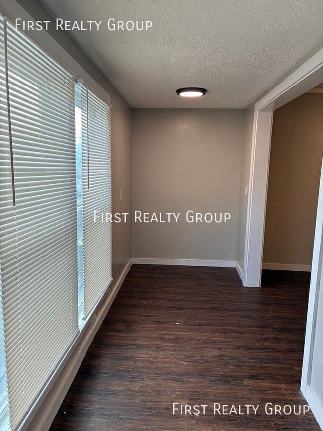 Photo - 2660 Hazel Ave