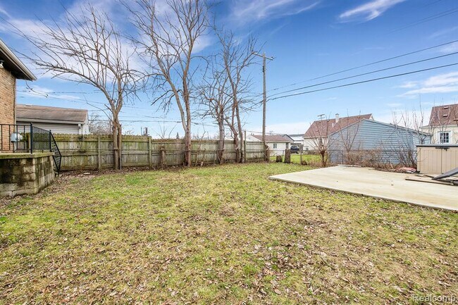 Photo - 39 E Brockton Ave