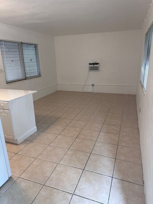 Photo - 415/65 SW 11th St. Unidad #R