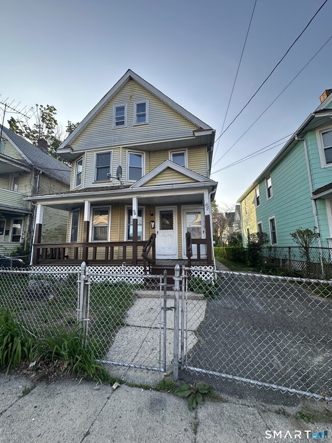 Building Photo - 1036 Maplewood Ave Unit 1