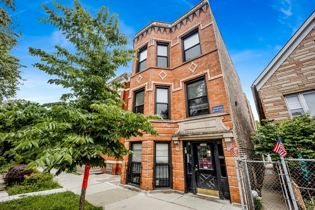 Building Photo - 2341 W Charleston St Unit APT 2F