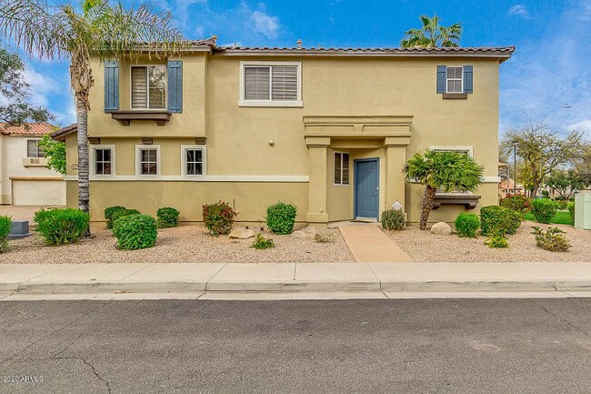 Photo - 630 E Mariposa Pl House