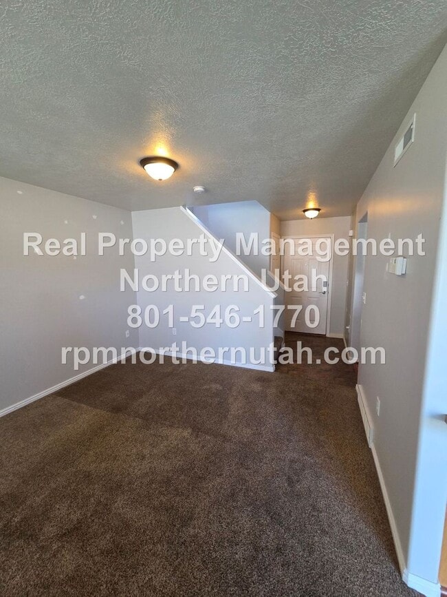 Photo - Lovely 2 Bedroom Townhome in Harrisville Available!!