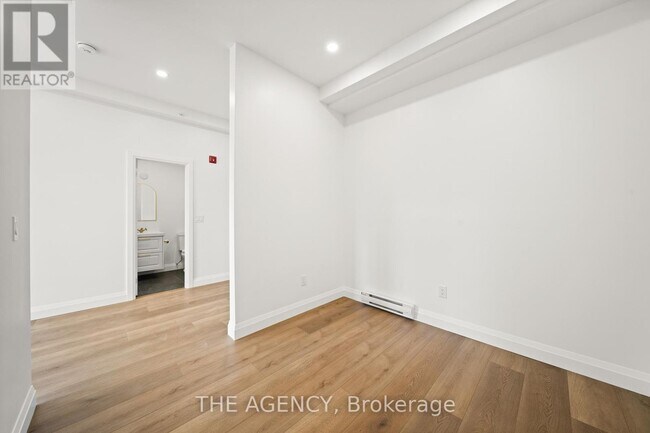 Photo - 153 Main St E Unit 3