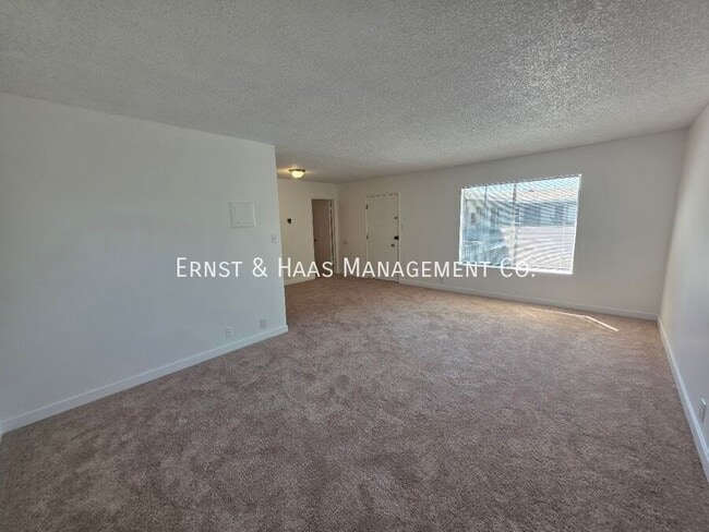 Photo - 240 E Burnett St Unidad #05