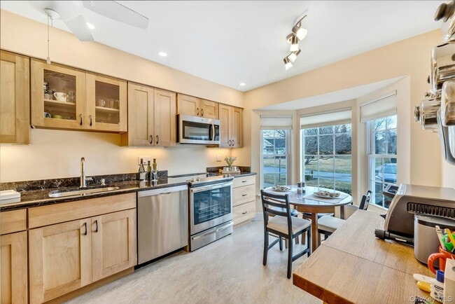 Photo - 2555 Youngs Ave Unidad 4D