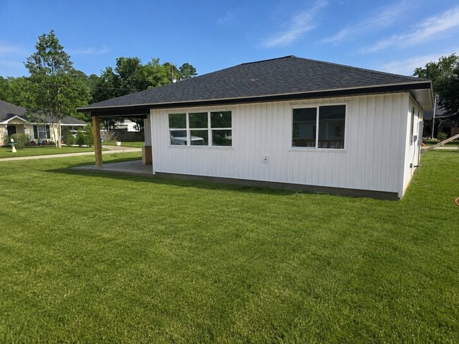 Photo - 202 Mackerel St