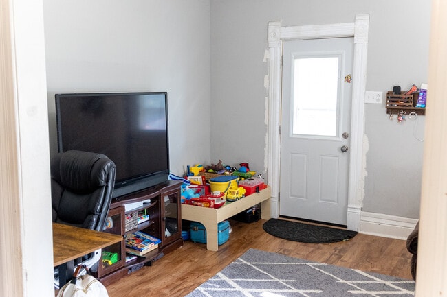 Photo - 362 N Line St