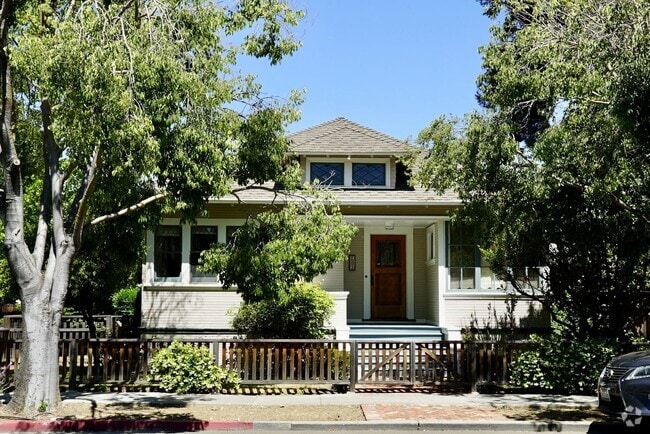 Building Photo - Charming Craftsman Style Home for Rent in ...