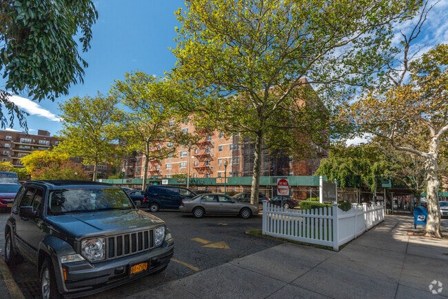 Photo - Lindenwood Village Section B Coop