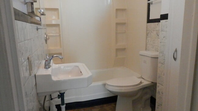 Photo - 403 W Market St Unit 201