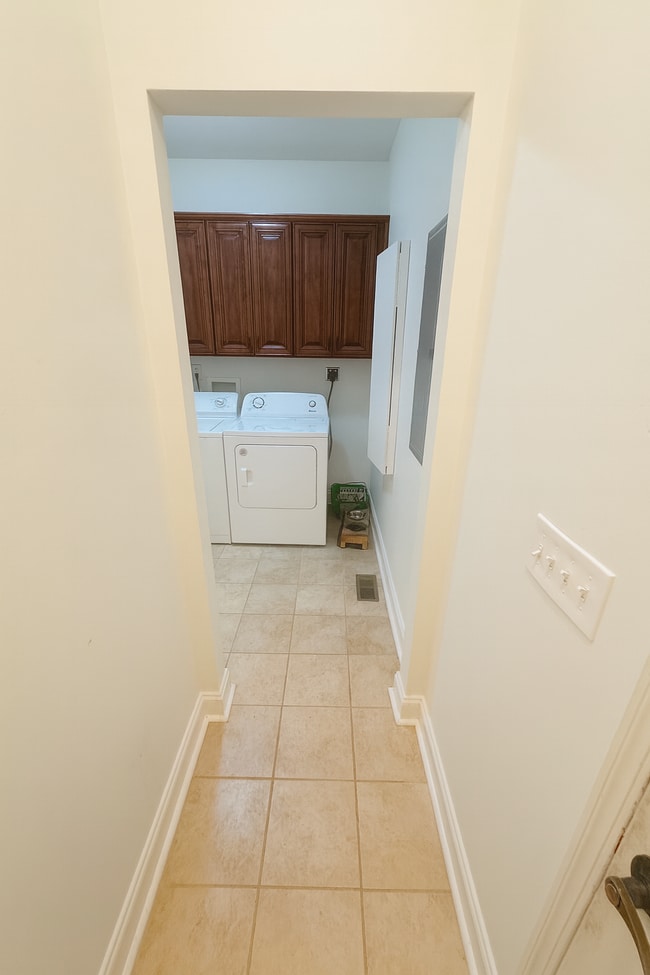 Photo - 736 River N Blvd