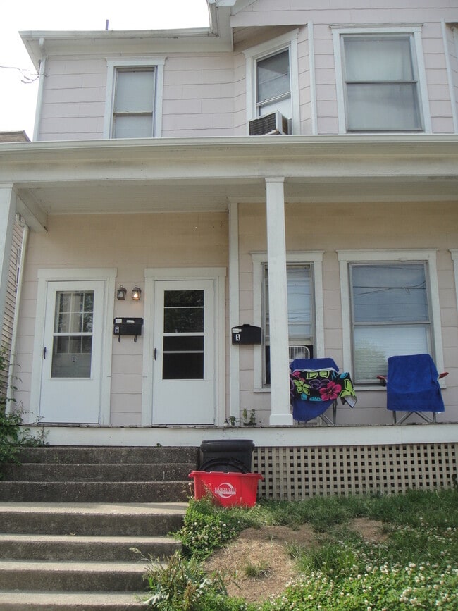205 1/2 Montgomery