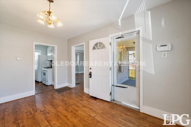 Photo - 4135 Upton Ave