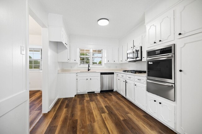 1317 Clover Ln
