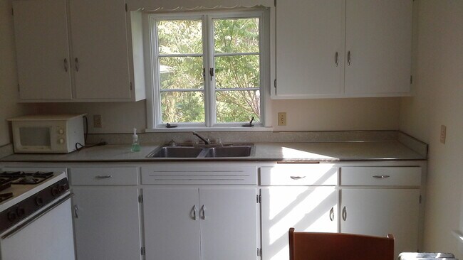 Cocina - 931 E State St