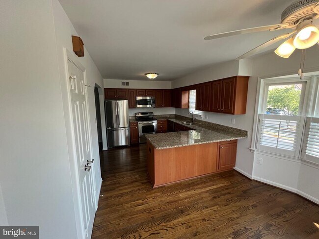 Photo - 6017 Cromwell Pl