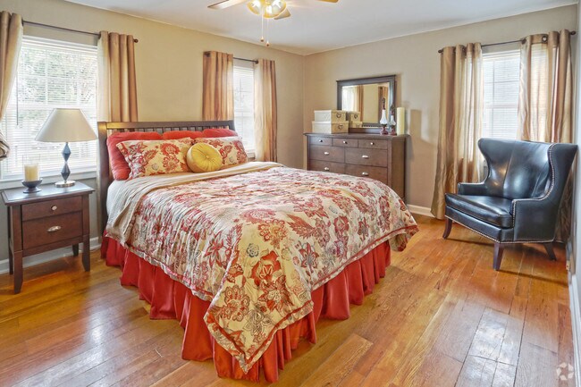 2BR, 1BA - 850 SF - Master Bedroom - Beechmont Townhomes