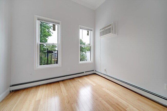 Building Photo - 132 Lincoln St Unit 6