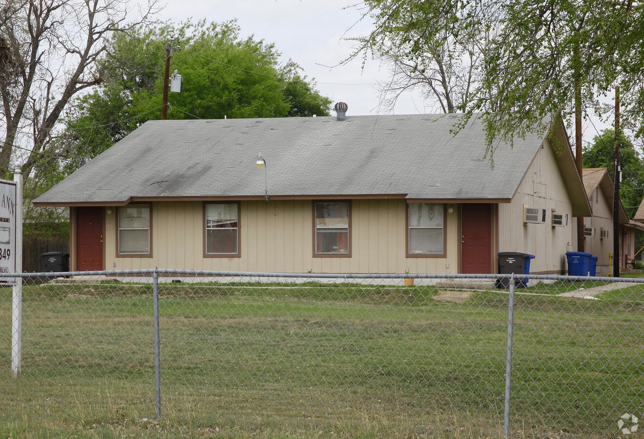 Kelly Ann Apartments - Kelly Ann Apartments