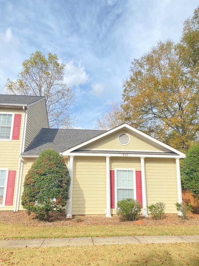 Building Photo - 926 Harvard Pl Unit Harvard Place - 926