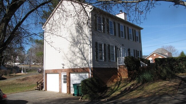 Photo - Well-kept 3 bedroom 2 1/2 bath home in the heart of Clemmons