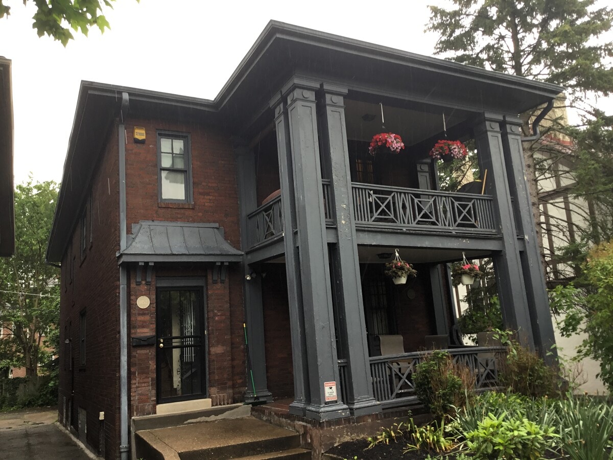 First floor for rent - 1450 Barnsdale St