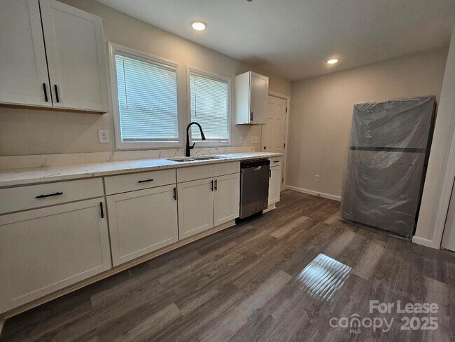 Photo - 2507 Moreland St