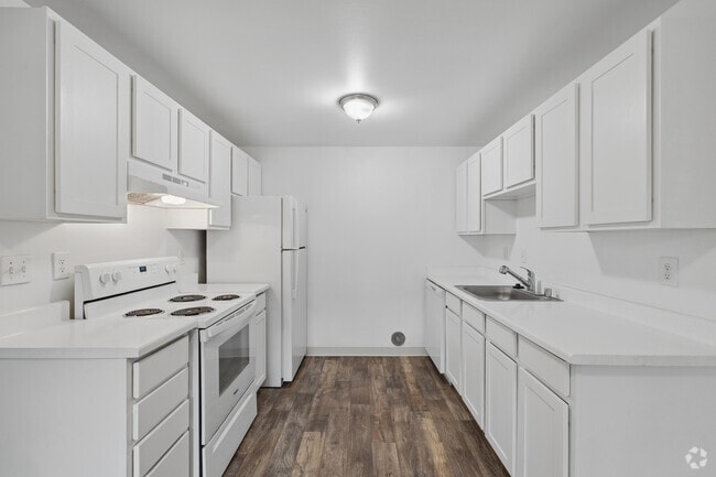 2BR, 1BA - 780SF - Kitchen