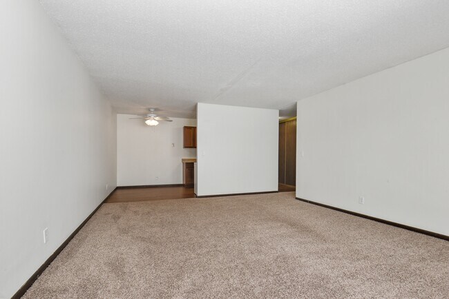 New Brighton, MN Sage Park Apartments | Living Room