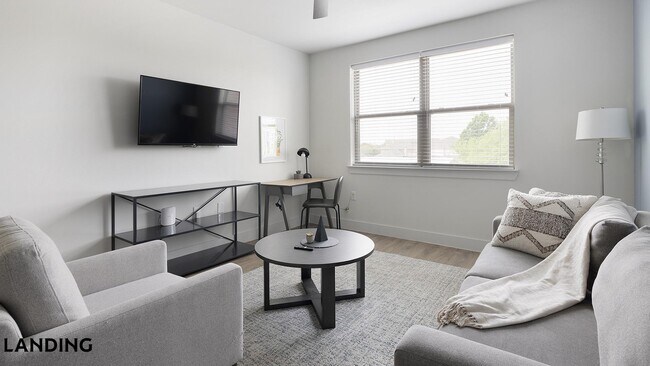 502 E College St Unit 413