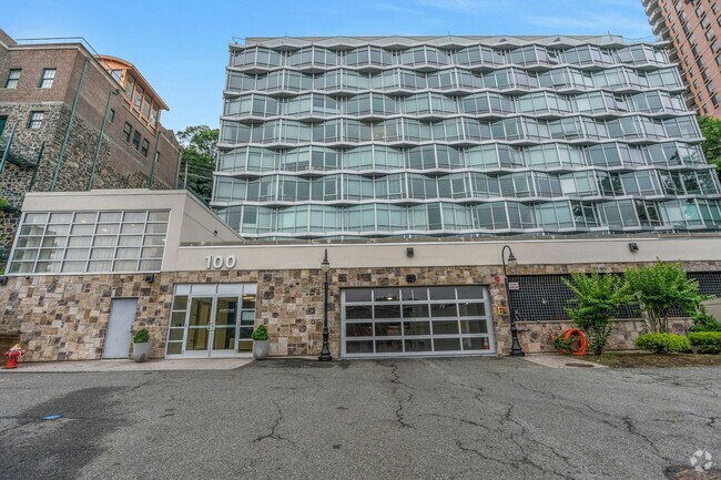Building Photo - 100 Thompson Ln Unit 6C Rental