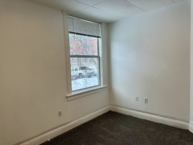 Photo - "Charming Studio Retreat on East 3rd Street – Your Cozy Duluth Escape!"