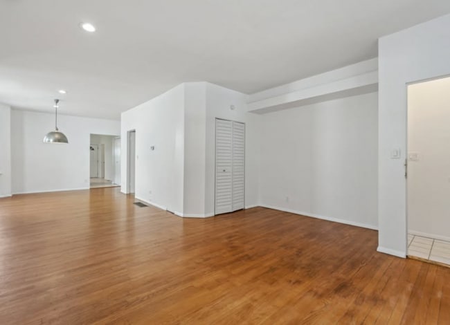 Photo - 1637 W Barry Ave Unit 1
