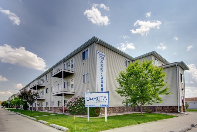 Dakota E & W - Collective Apartments in North Fargo