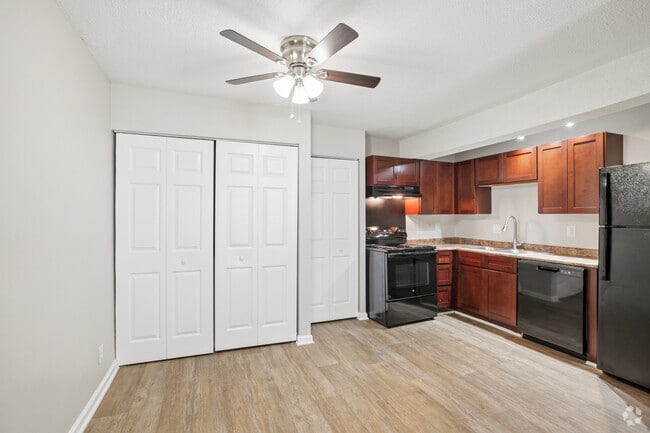 Remodeled B2 2BR, 1.5BA - 860SF - Dining/Kitchen