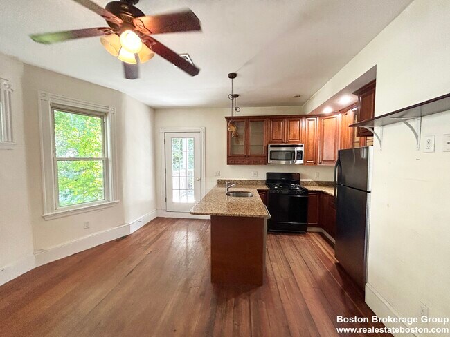 Photo - 112 Hillside St