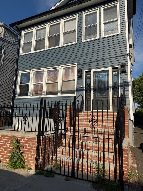 Building Photo - 192 Vermont Ave Unit 1st Floor