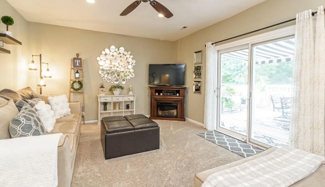 Photo - 929 Clyde Ln