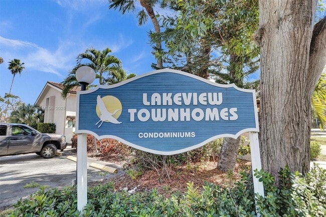 Photo - 2725 NE 165th St