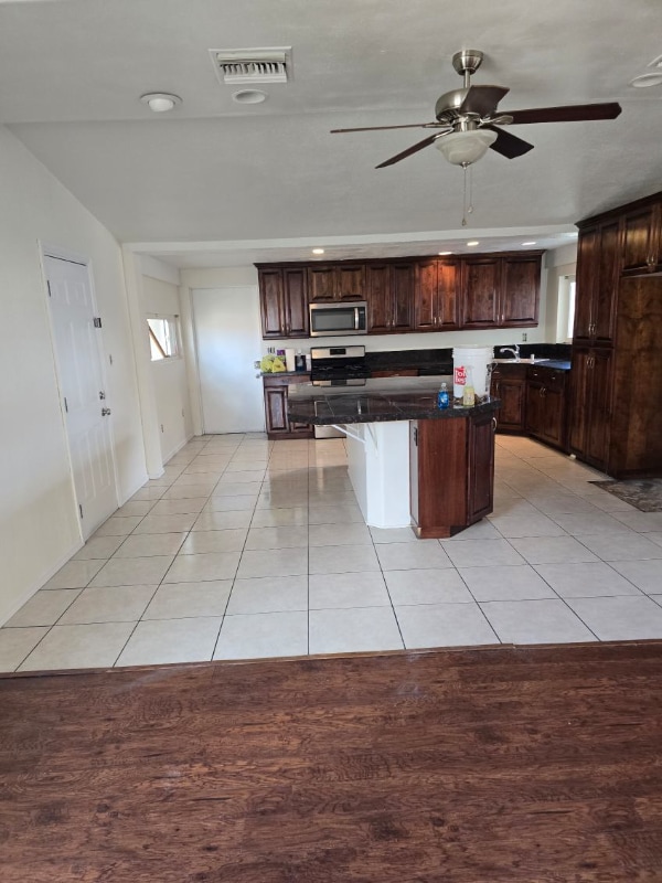 Building Photo - 471 E Nugent St