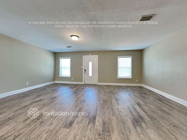 Photo - 725 Clayton St