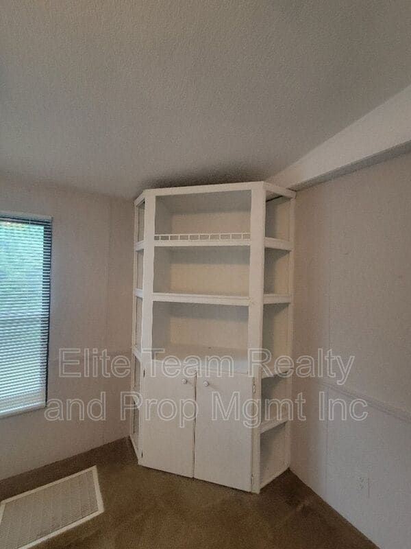 Photo - 2975 Cedarvale Rd Unit #4