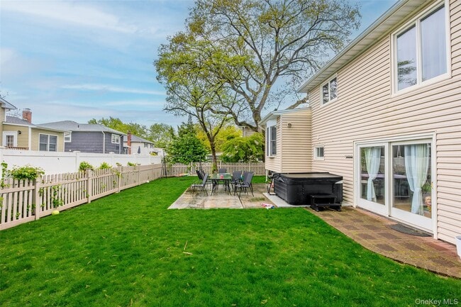 Photo - 23 Geoffrey Ln
