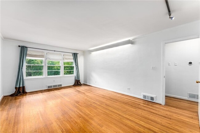 Photo - 1469 Clairmont Rd