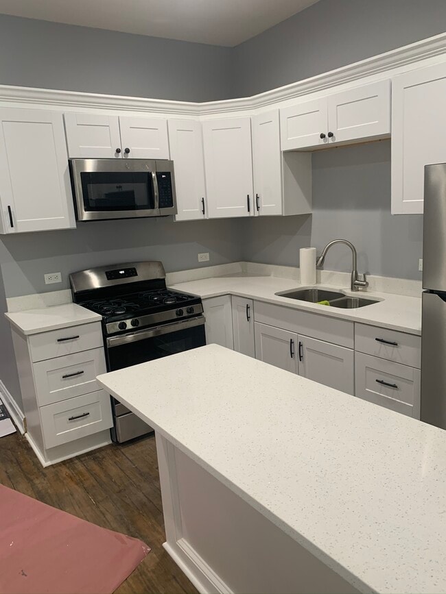 Cocina - 2309 S Leavitt St Unidad 1st floor