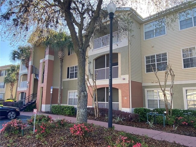 Building Photo - 1989 Summer Club Dr Unit 305