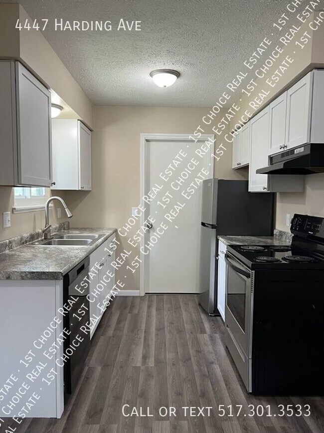 Recently Remodeled 3BDR 1.5BTH Duplex in... Townhome Townhome