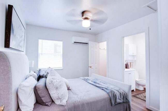 Photo - 933 Hackberry Ave